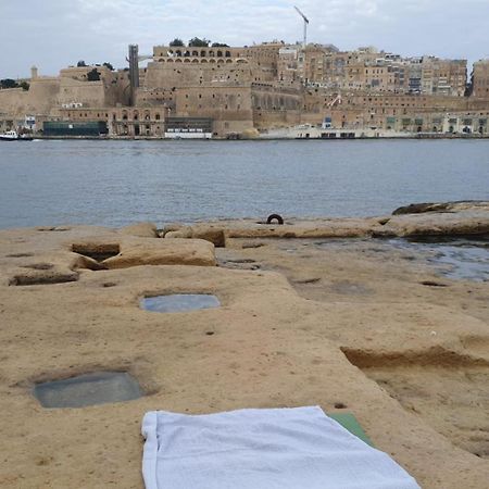 Old Refurbished Apartment In Bormla Cospicua ภายนอก รูปภาพ