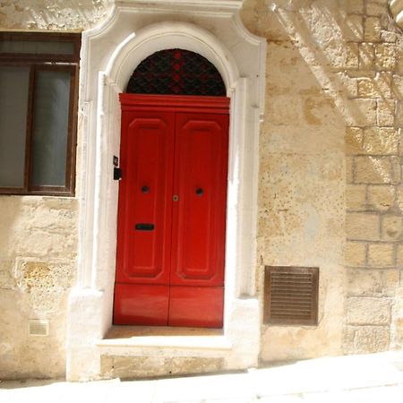 Old Refurbished Apartment In Bormla Cospicua ภายนอก รูปภาพ