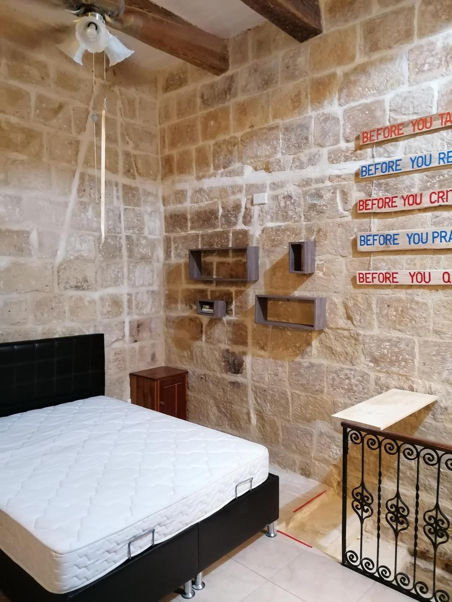 Old Refurbished Apartment In Bormla Cospicua ภายนอก รูปภาพ